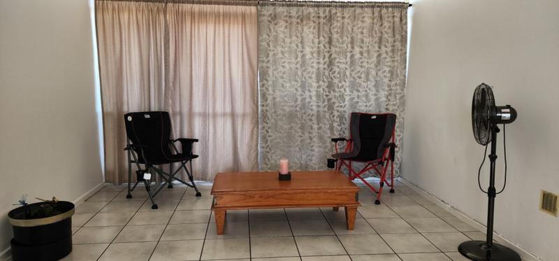 2 Bedroom Property for Sale in Goodwood Central Western Cape